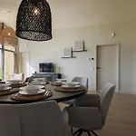 Beautiful Holiday Home With Garden